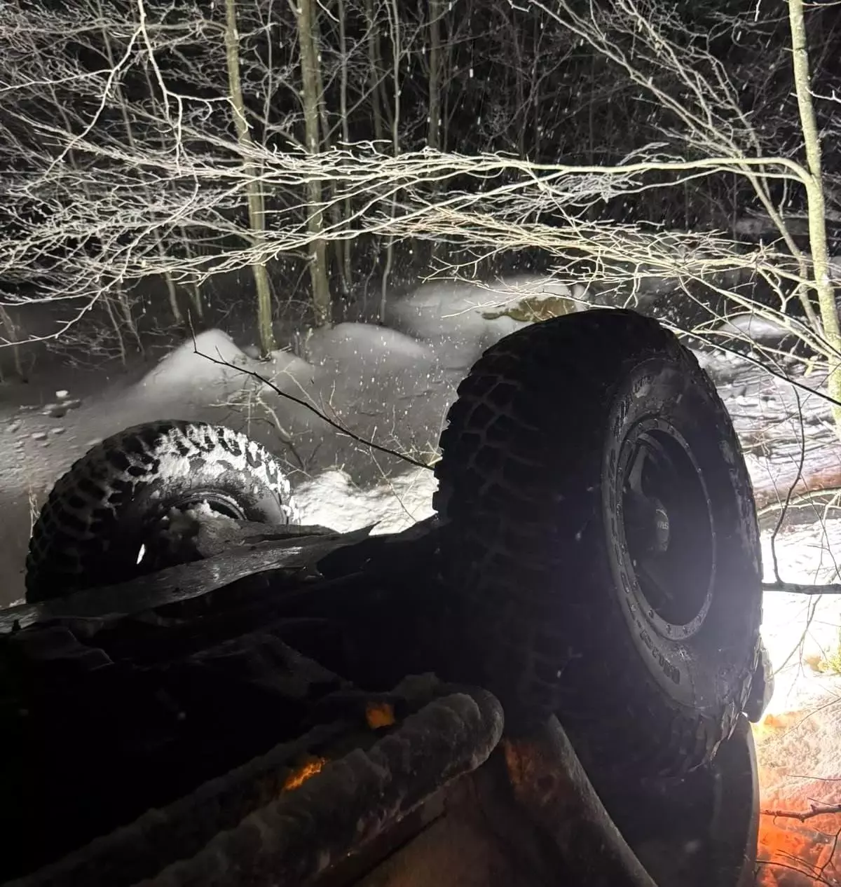 Kar yağışı kazaya neden oldu, İnegöl'de cip uçuruma yuvarlandı: 5 yaralı