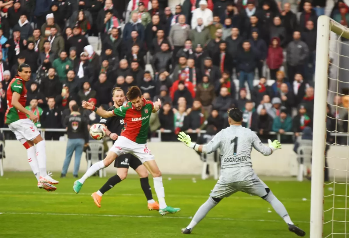 Karşıyaka'nın kalesi yıkıldı