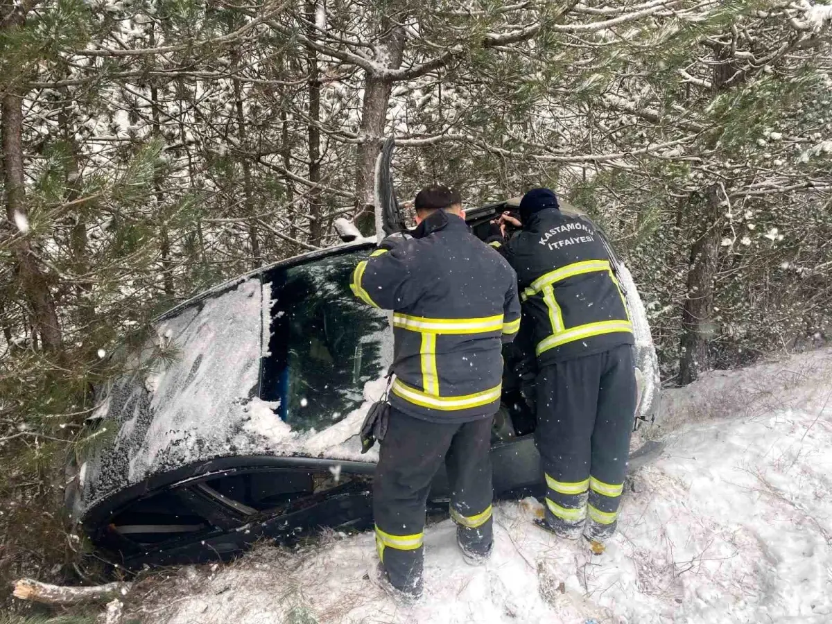 Kastamonu'da otomobil şarampole yuvarlandı: 2 yaralı