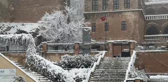 Mardin'de kar yağışı etkili oldu