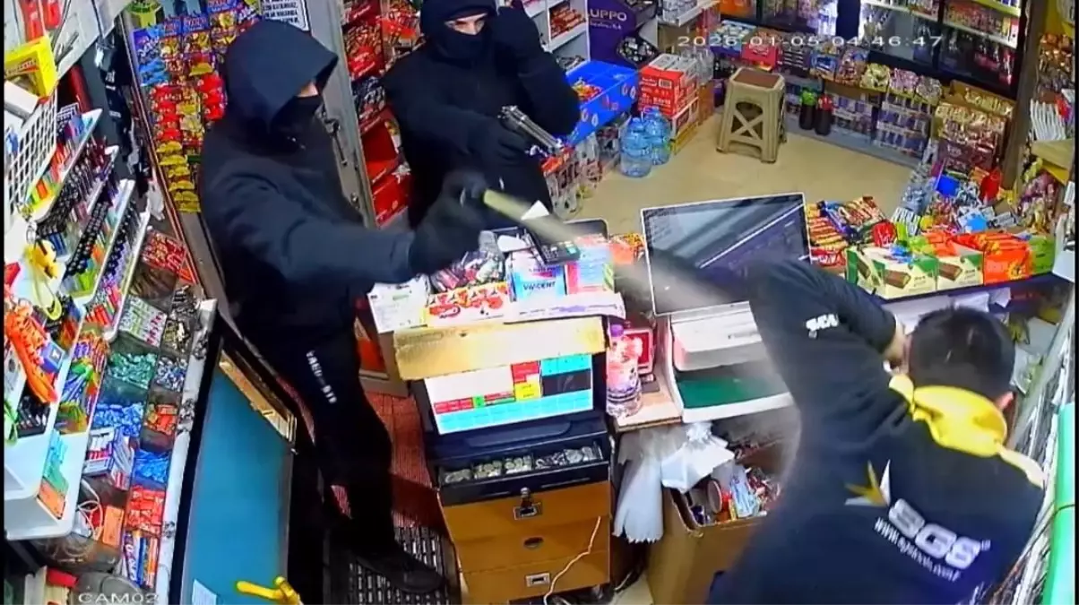 Market sahibine dehşeti yaşatan gaspçıları polis kıskıvrak yakaladı