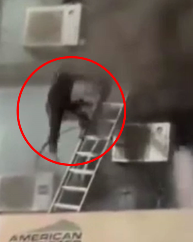 pakistan da avm yangininda can pazari alevlerden 19477195 4665 m