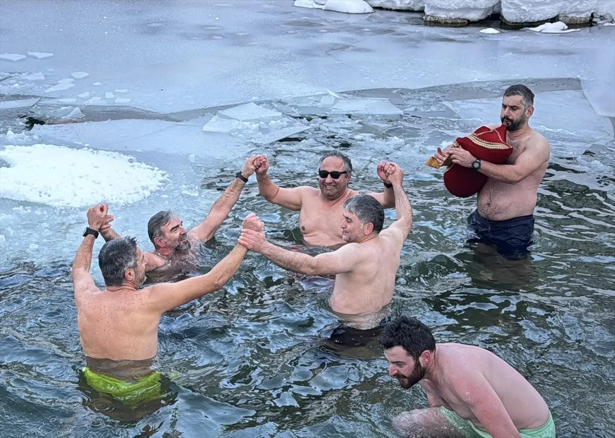 Rize'de "10. Kış Yüzme Şenliği" yapıldı