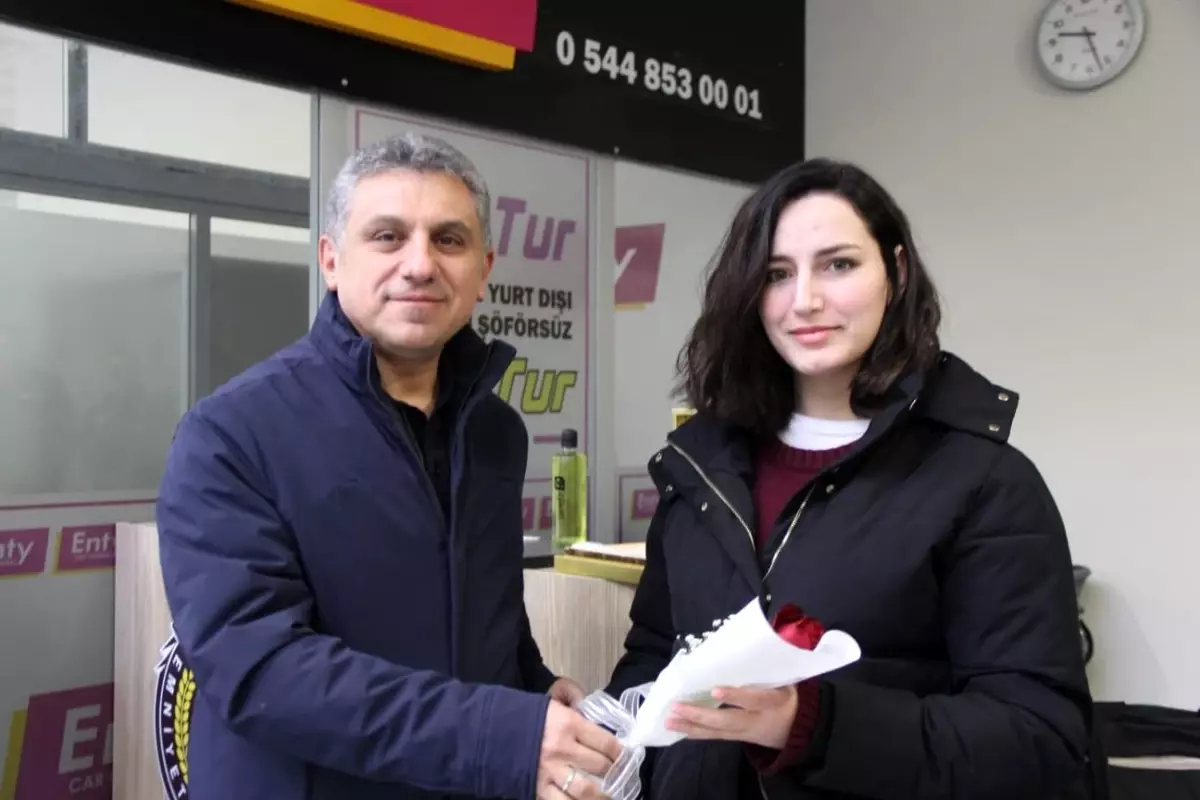 Şırnak'a atanan öğretmenlere havalimanında çiçekli karşılama