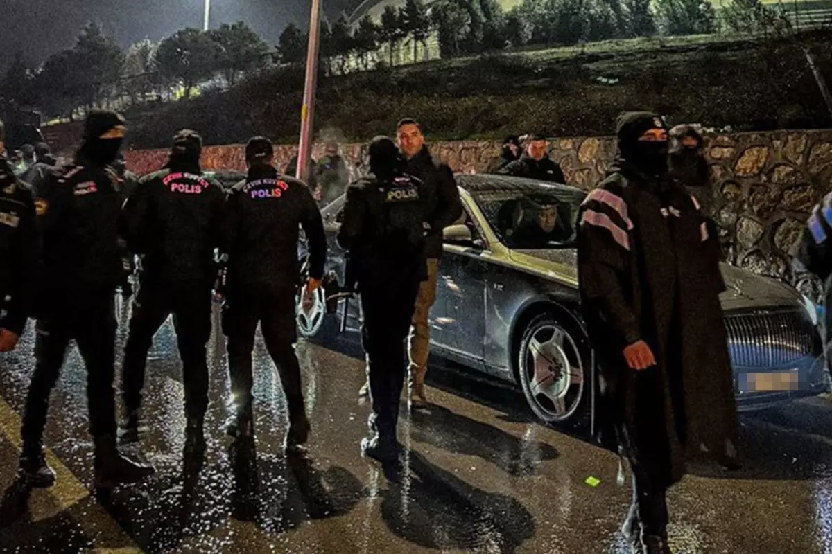 Trabzonspor Başkanı Ertuğrul Doğan'ın aracına saldırı düzenlendi