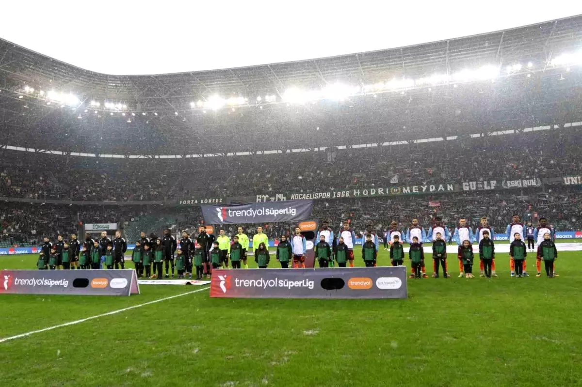 Kocaelispor - Trabzonspor Maçı Beraberlikte Başladı