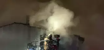 Ümraniye'de bir binada çıkan yangın söndürüldü