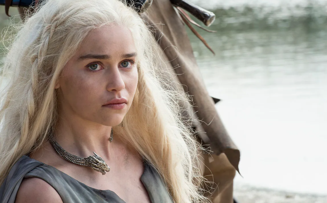 Она сломала ребро во время сцены сексуальной близости в своем новом сериале