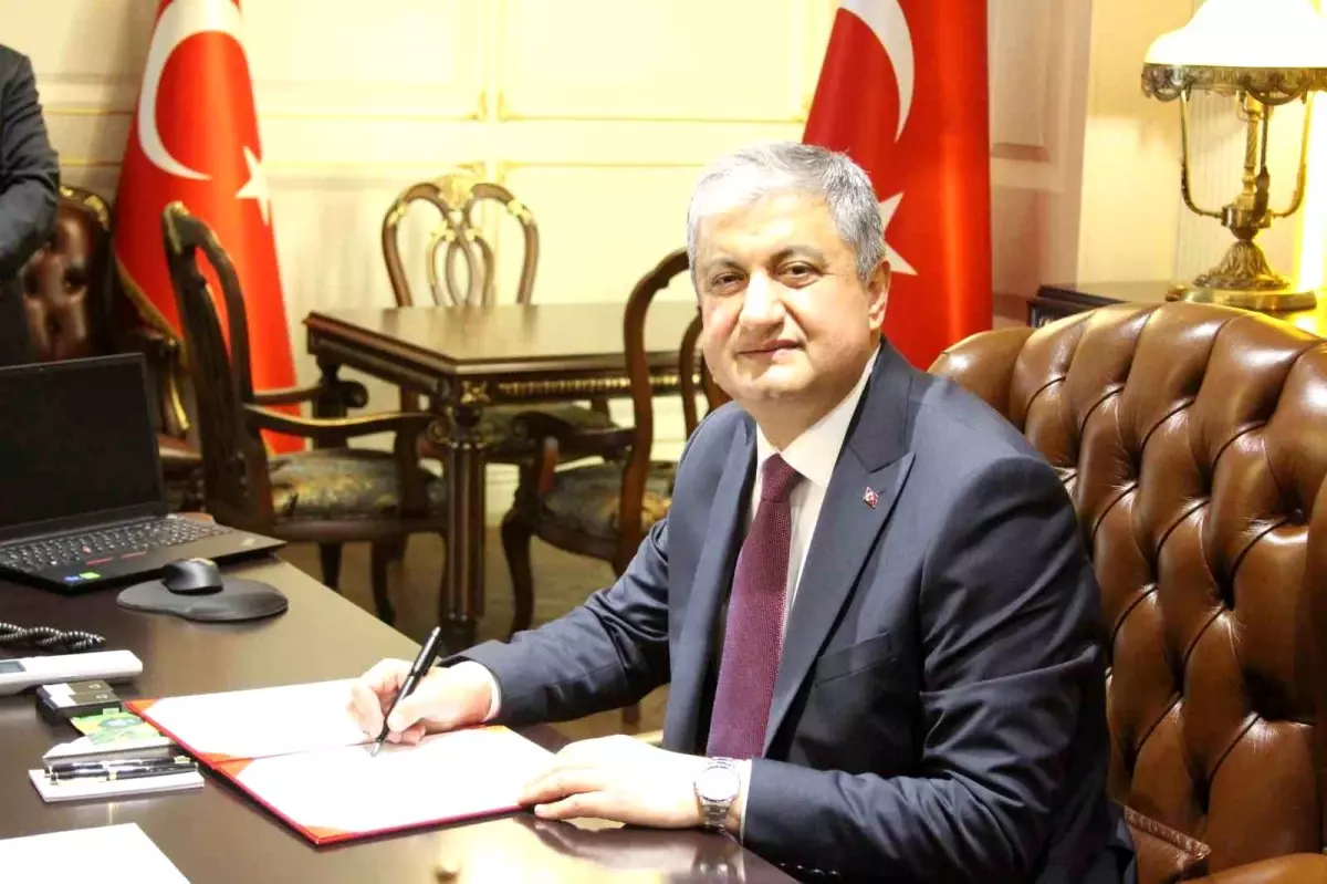 Adana Valisi göreve başladı, ilk mesajı suç işleyenlere oldu