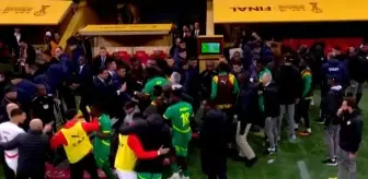 Afrika Kupası finalinde olay! 90+8'de verilen penaltı sonrası önce sahadan çekildiler, ardından geri döndüler