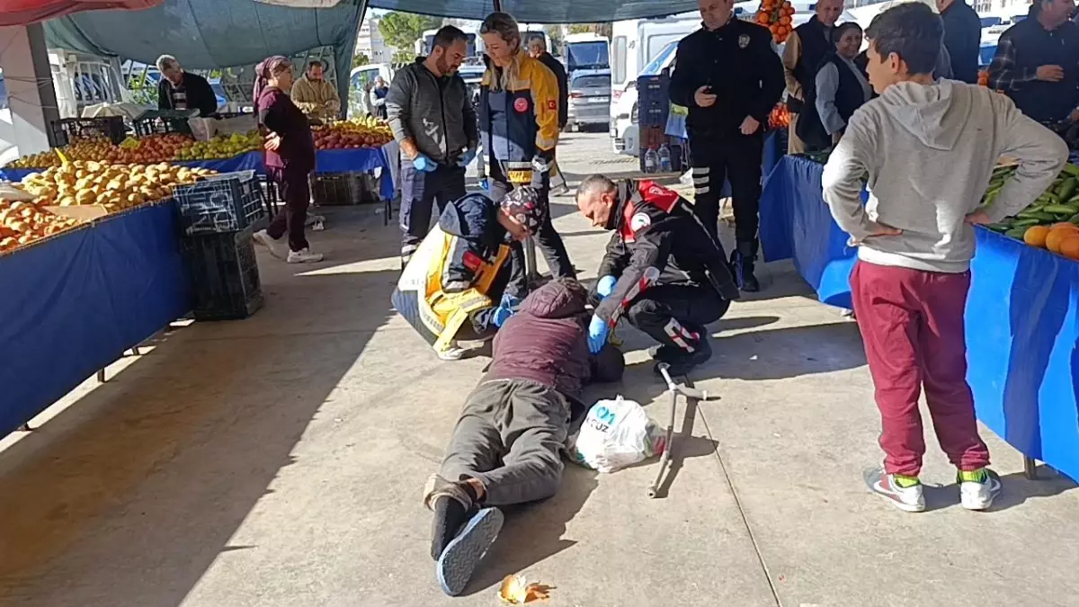 Alkolün etkisiyle pazaryerinde sızdı, vatandaşlar uyandıramayınca polis ve sağlık ekipleri müdahale etti