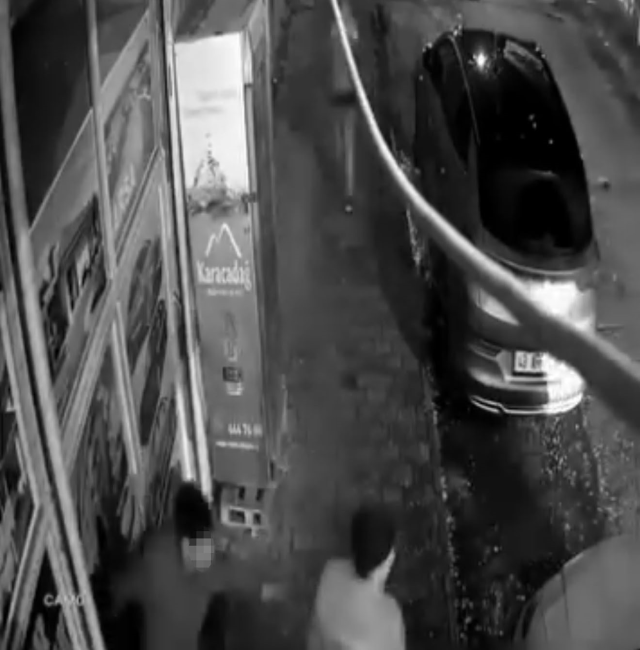 arkadaslariyla sakalasirken carptigi camin 19481464 7828 m