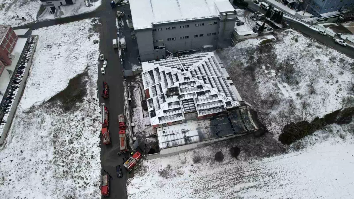 Arnavutköy'de plastik fabrikasında yangın