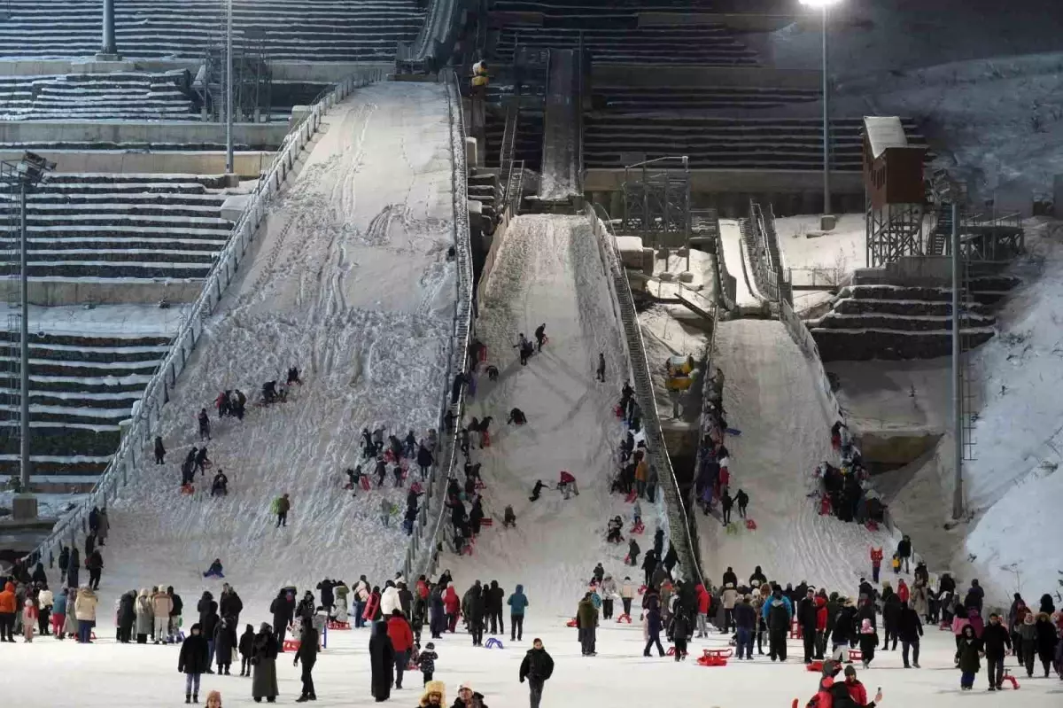 Atlama kuleleri pistinde kızak keyfi