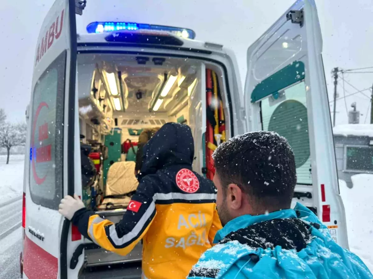 Bingöl'de diyaliz hastası UMKE tarafından hastaneye ulaştırıldı