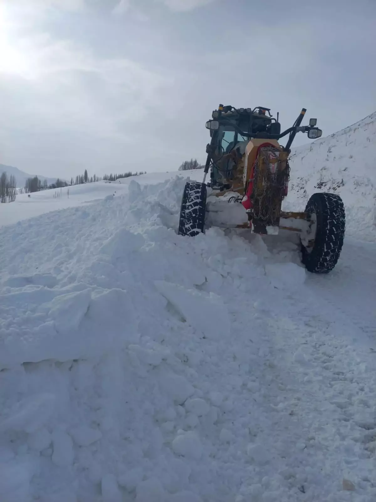 Doğu'da 2 bin 316 yerleşim biriminin yolu kapandı