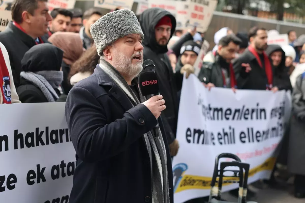 Eğitim-Bir-Sen'den ek atama bekleyen öğretmen adaylarına destek