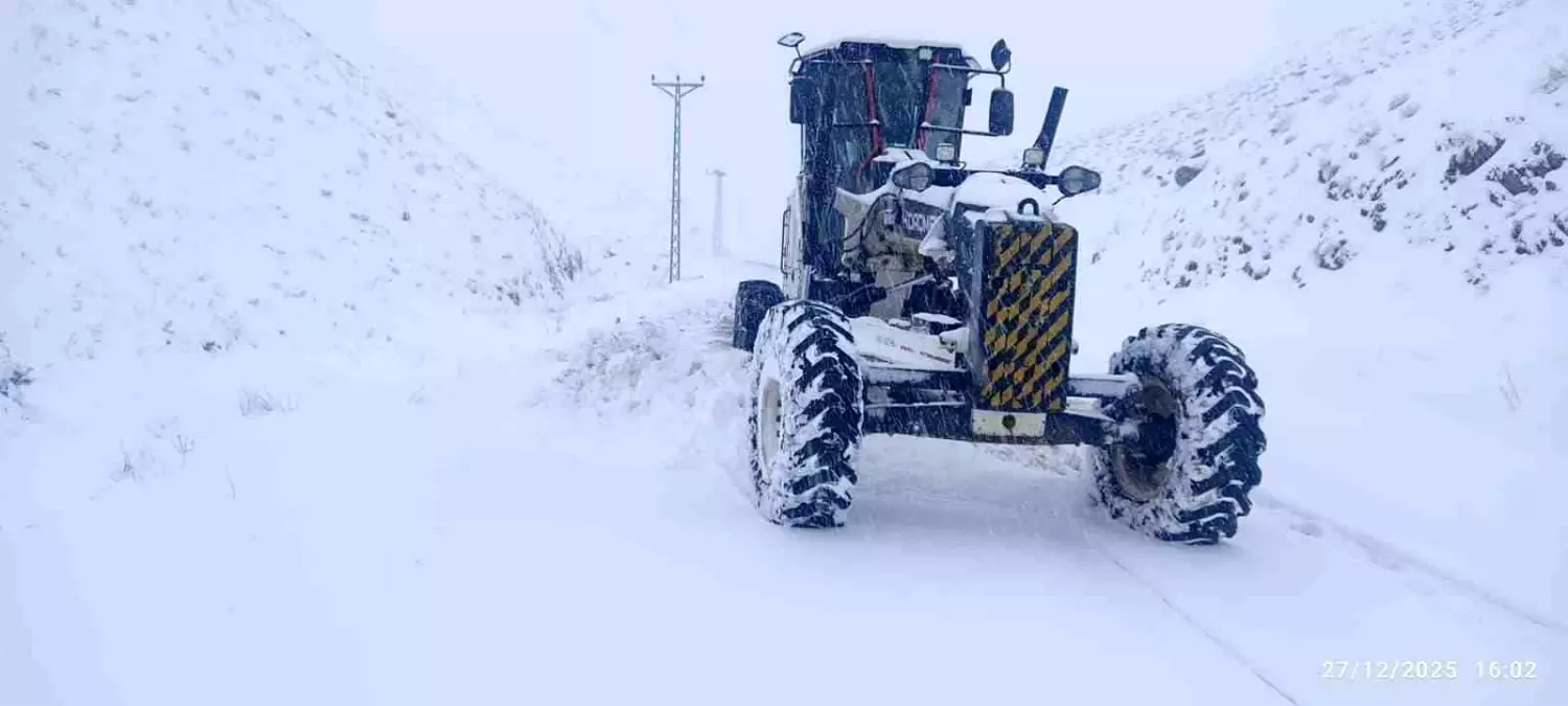 Elazığ'da kar etkili oldu: 482 köy yolu ulaşıma kapandı