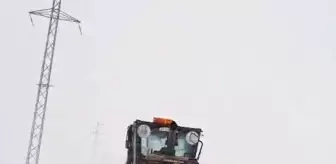 Erzurum'da kar ve tipi nedeniyle yolda kalan 15 kişi kurtarıldı