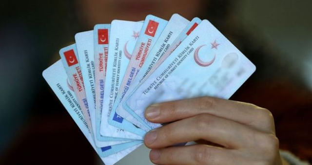 Evlendikten sonra kadın kendi soyadını kullanabilir mi? Evlendikten sonra soyadı değişmek zorunda mı?