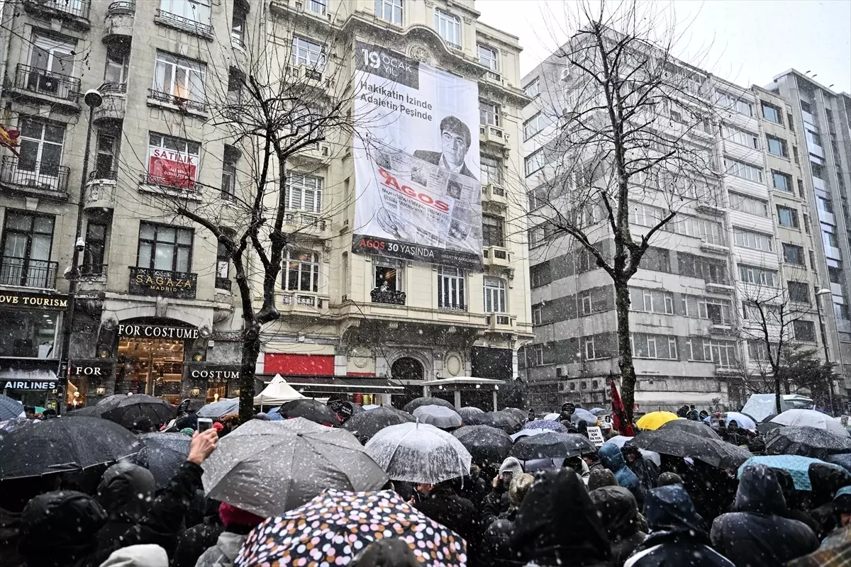 Gazeteci Hrant Dink Agos gazetesi önünde anıldı