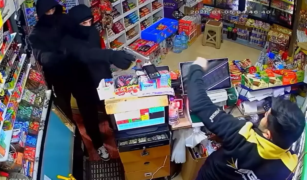 Girdikleri markette kasadaki parayı gasbeden 2 şüpheli tutuklandı