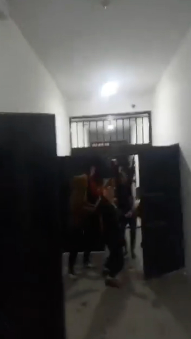 goruntuler rakka dan cezaevlerinde tutulan kadin 19478127 5119 m