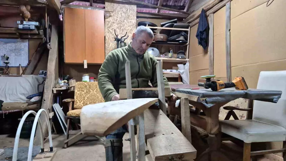 Hobi olarak yaptığı kayak takımları ilgi odağı oldu