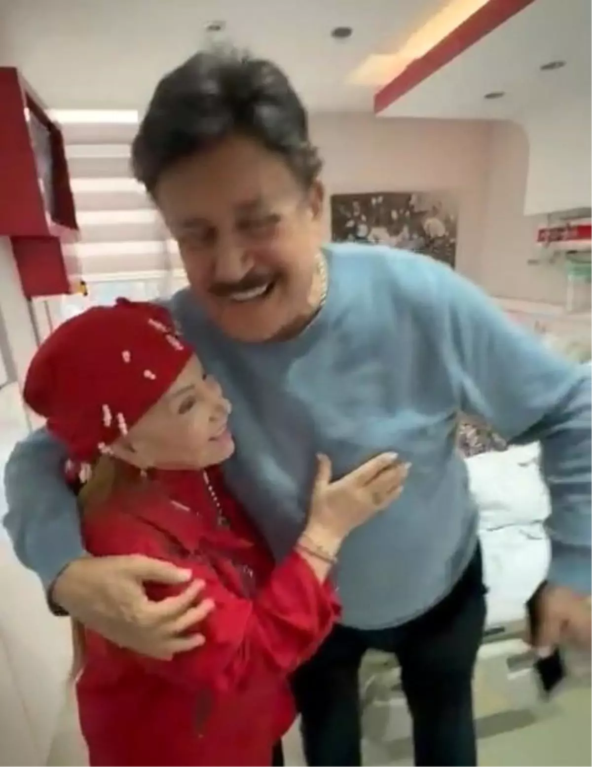 İki efsane yıllar sonra karşılaştı, o anları türkü söyleyerek taçlandırdı