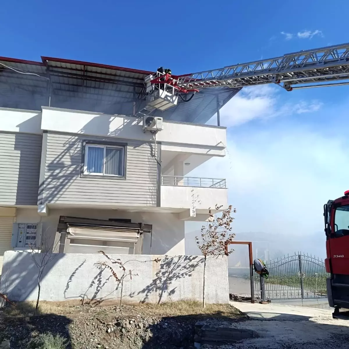 Kırıkhan'da çatı yangını