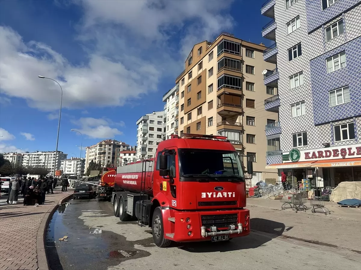 Konya'da çıkan apartman yangınında mahsur kalan anne ve iki çocuğu kurtarıldı