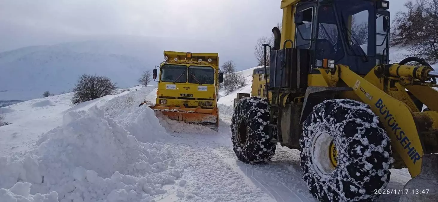 Malatya'da Kar Yağışı Sonrası Ulaşıma Kapanan 53 Yerleşim Yerinin Yolu Açıldı
