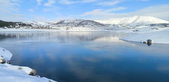 Malatya'daki Sürgü Barajı'nın yüzeyi buz tuttu