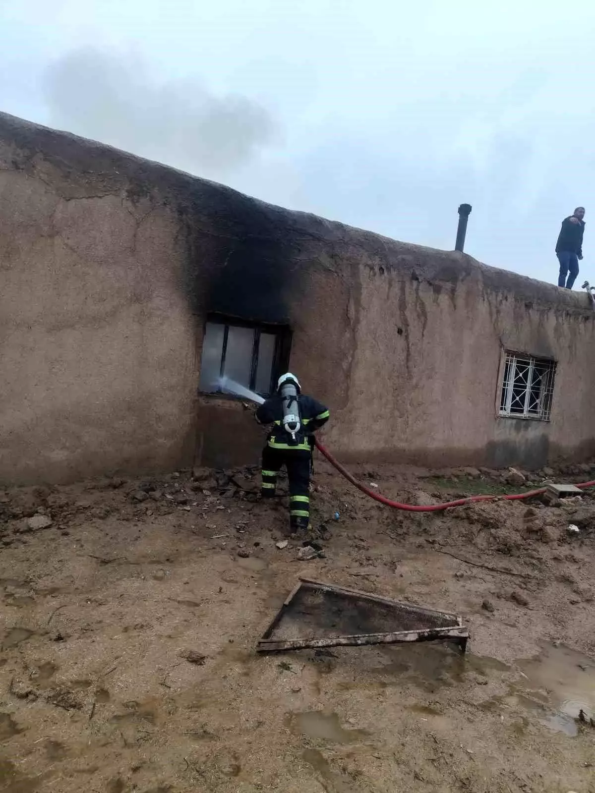 Mardin'de müstakil evde çıkan yangın söndürüldü