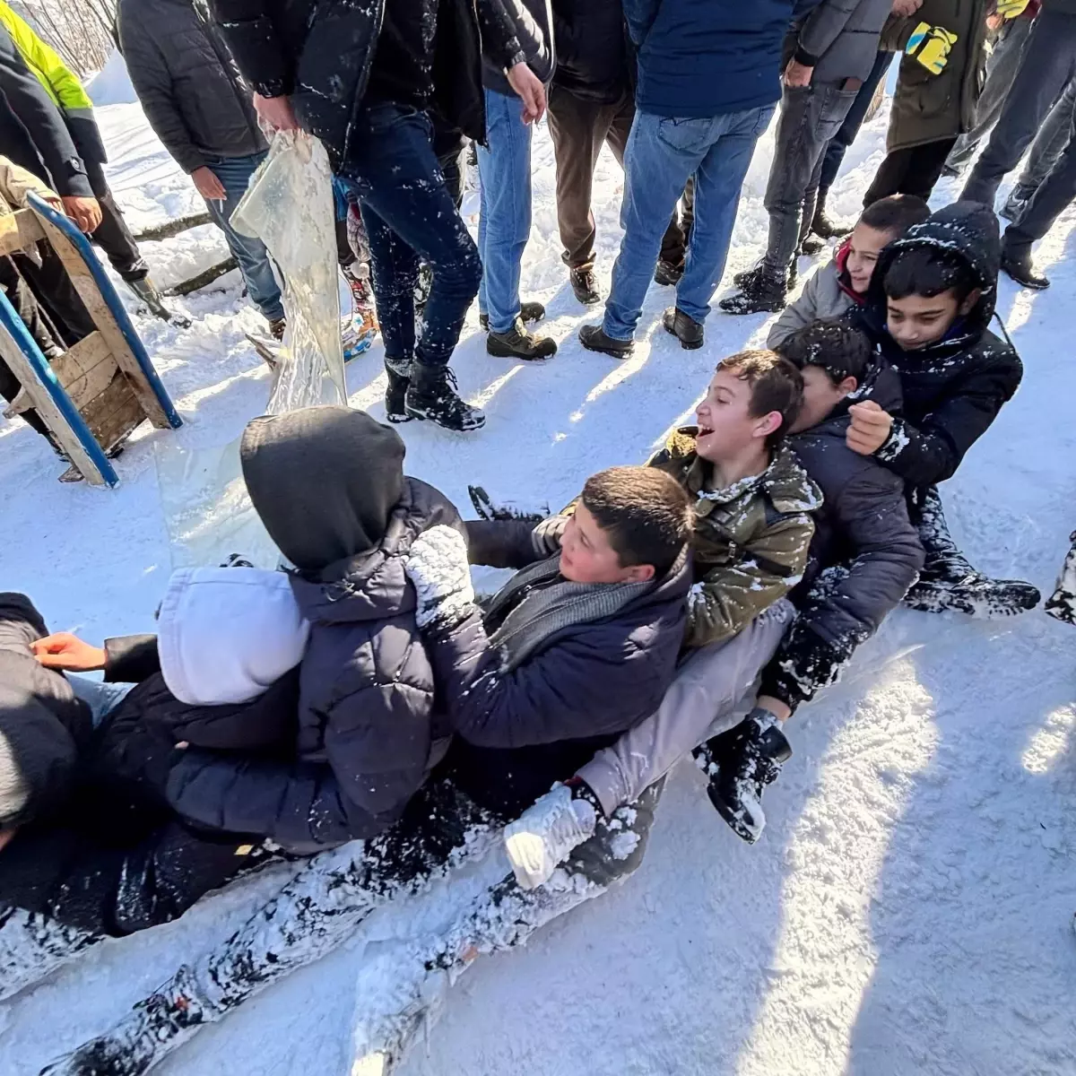 Ordu'da 150 kişi, zincir oluşturup poşetle kaydı