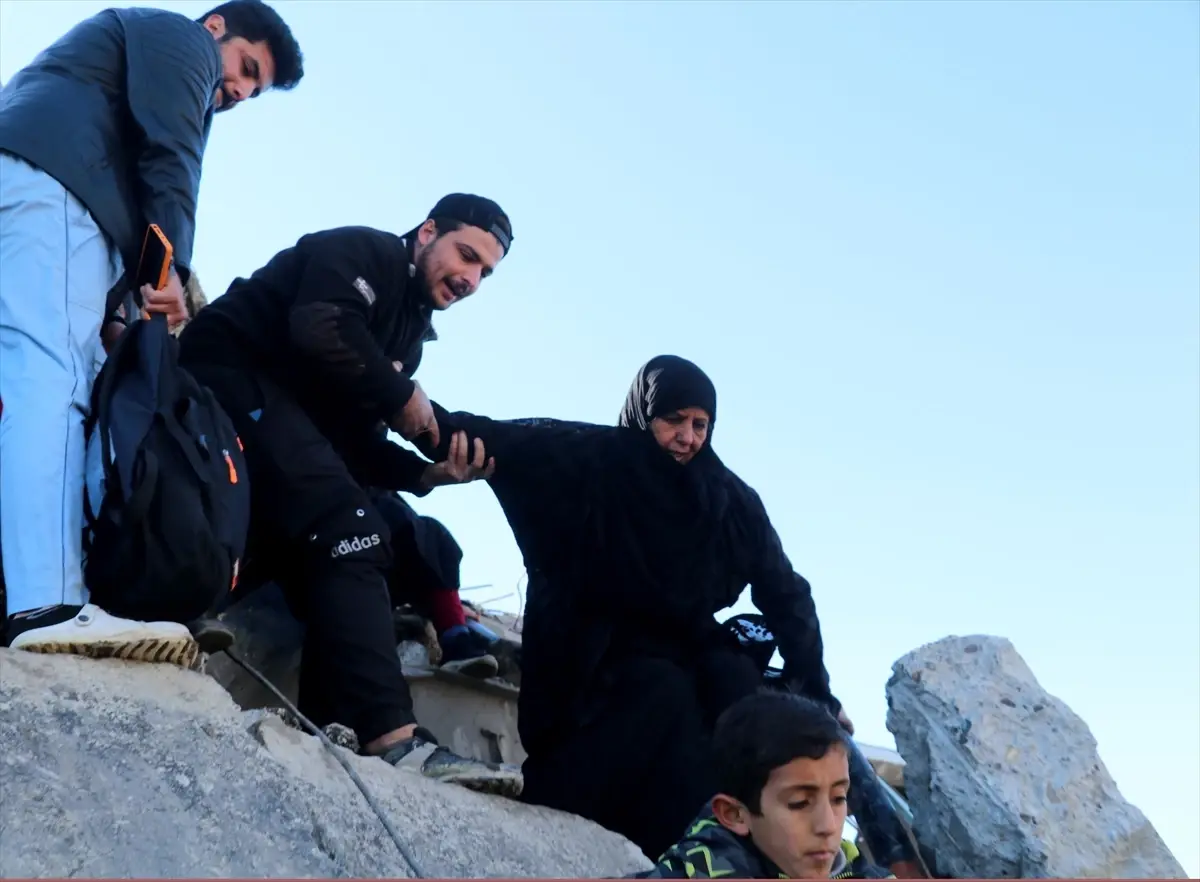 Rakka'da köprüleri havaya uçuran SDG/YPG, bölge sakinlerini ulaşım sıkıntısıyla karşı karşıya bıraktı