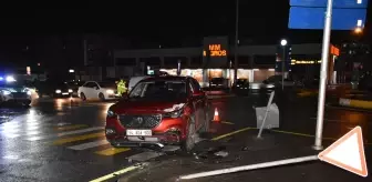 Sakarya'da otomobil ile minibüsün çarpıştığı kazada 5 kişi yaralandı