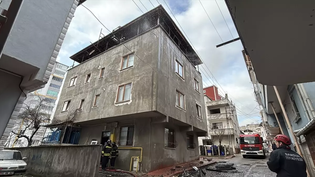 Samsun'da evin çatısında çıkan yangın söndürüldü
