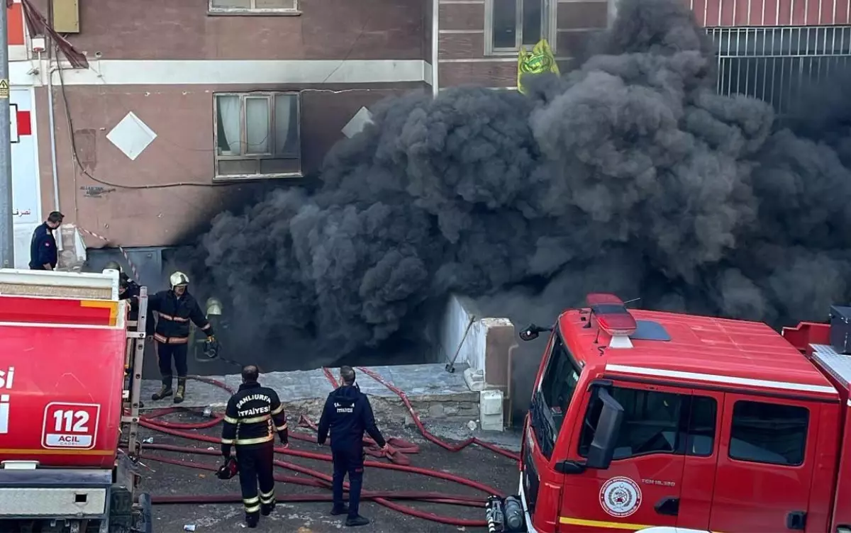 Şanlıurfa'da koltuk ve yatak üretimi yapılan atölyede korkutan yangın