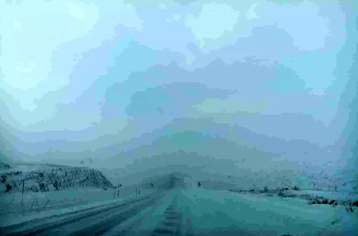 Sivas-Malatya kara yolu trafiğe kapatıldı, uzun araç kuyruğu oluştu