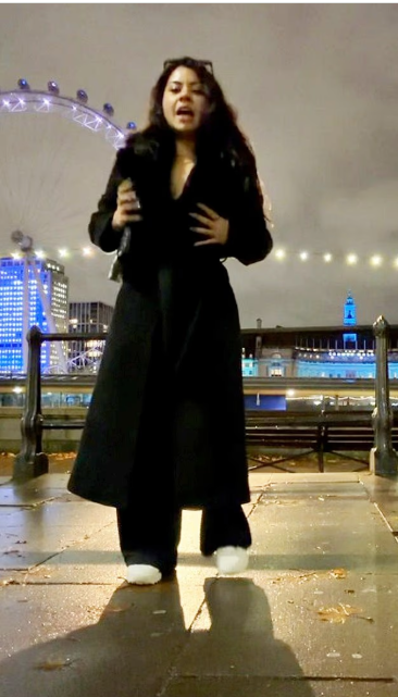 telefon kapkacciligi geri tepti atlet kadin 19479848 1086 m