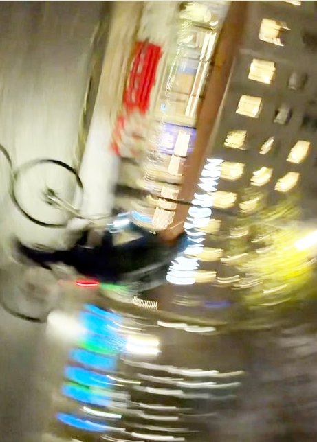 telefon kapkacciligi geri tepti atlet kadin 19479848 7976 m