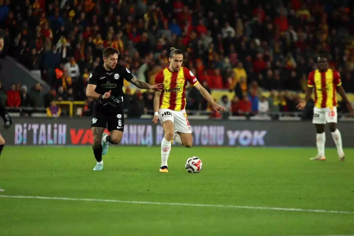 Trendyol Süper Lig: Göztepe: 1 Çaykur Rizespor: 0 (İlk yarı)