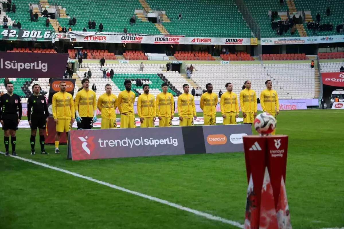 Trendyol Süper Lig: Konyaspor: 0 Eyüpspor: 0 (İlk yarı)