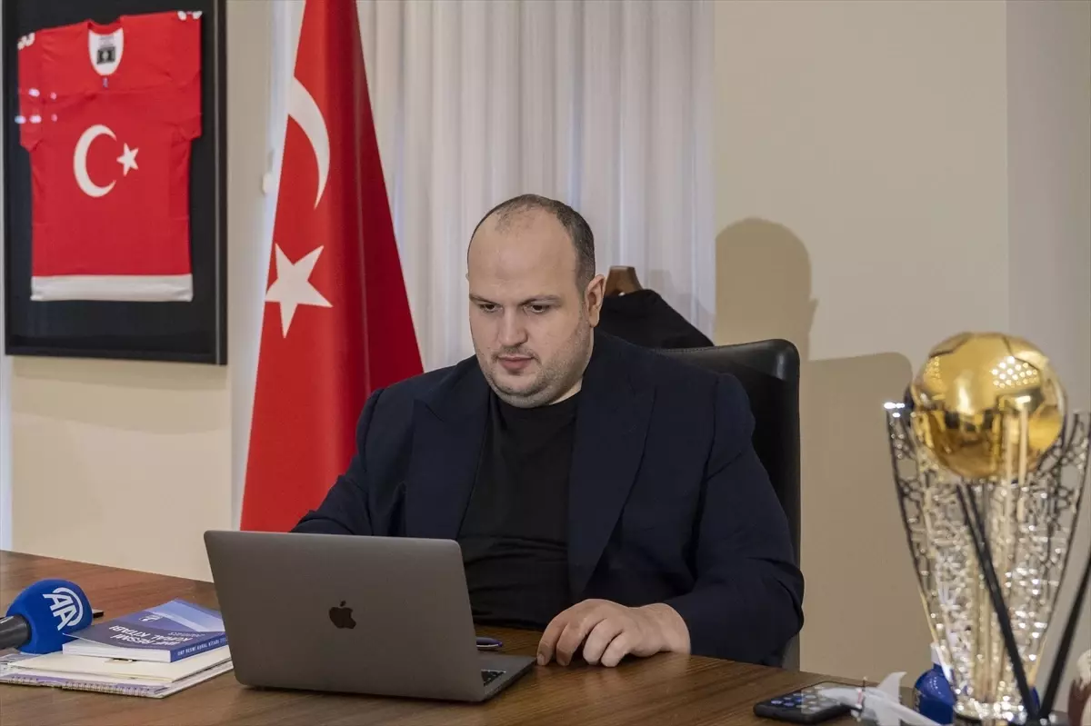 Türkiye Buz Hokeyi Federasyonu Başkanı Halit Albayrak, AA'nın 'Yılın Kareleri' oylamasına katıldı