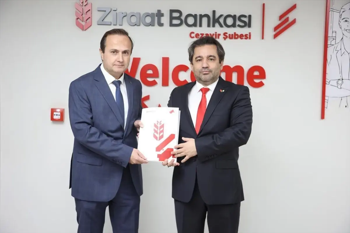 Türkiye'nin Cezayir Büyükelçisi Küçükyılmaz, Ziraat Bankası'nı ziyaret ederek resmi hesap açtı
