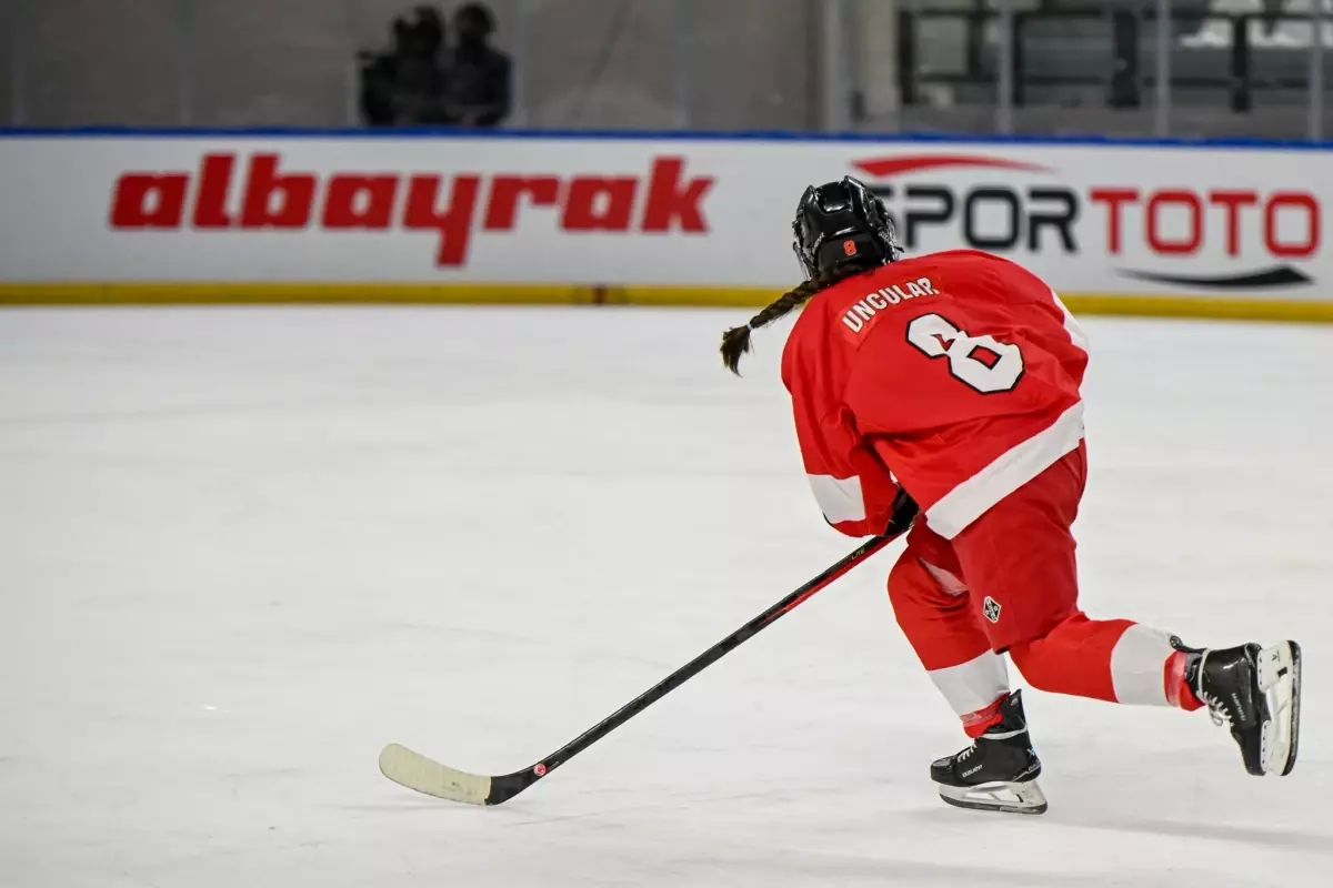 U18 Kadın Buz Hokeyi Milli Takımı, Hollanda'ya 3-0 mağlup oldu