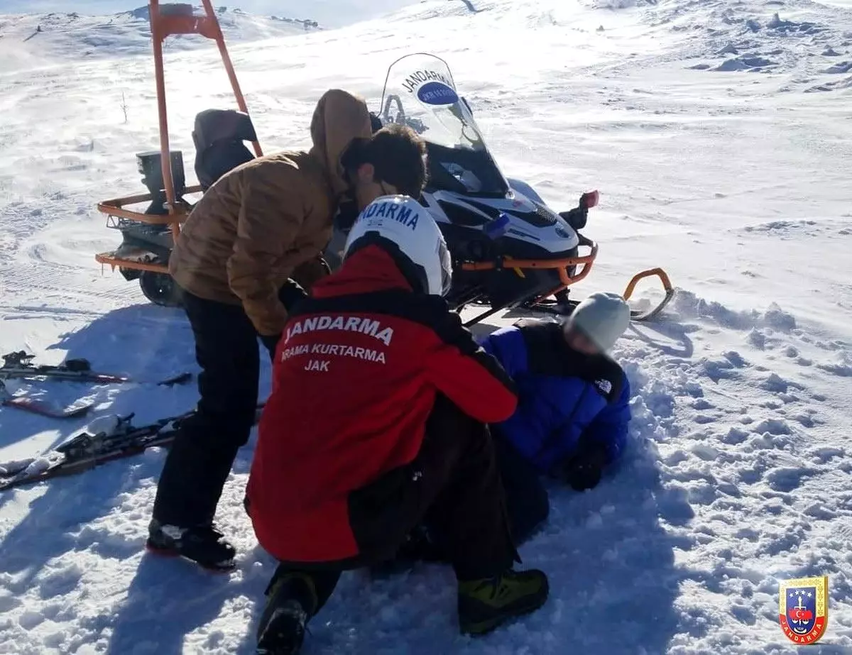 Uludağ'da mahsur kalan vatandaşlara JAK timi müdahale etti