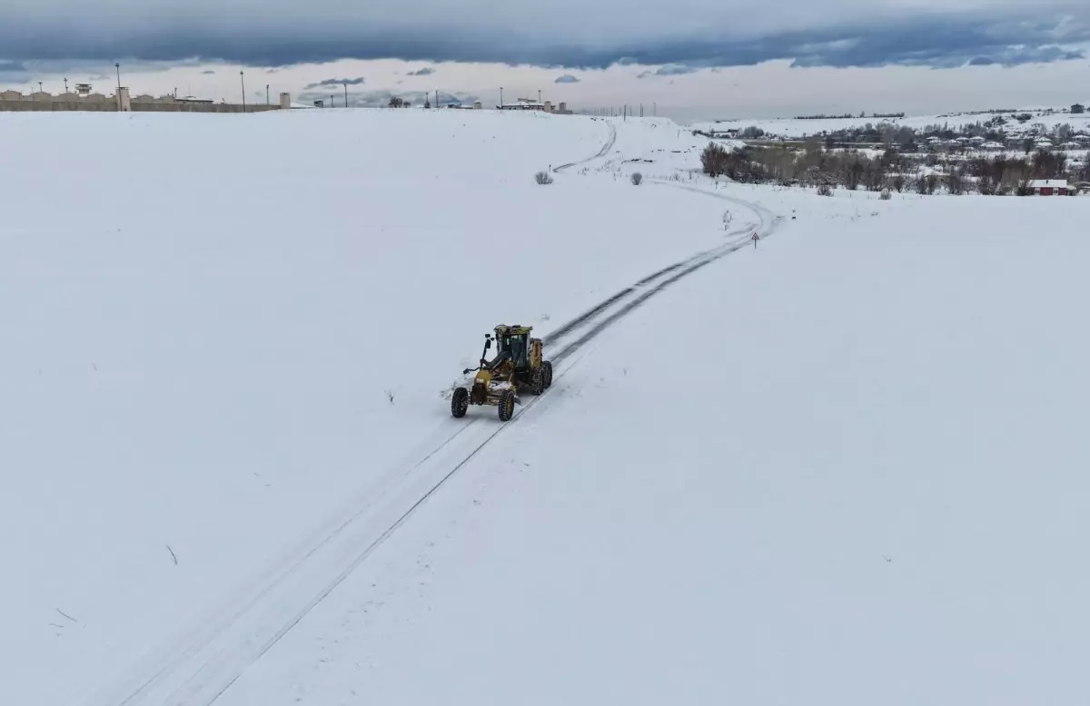 Van'da 283 yerleşim yeri ulaşıma kapandı