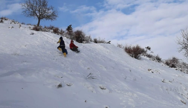 yazin 50 dereceyi goren ilcede 1 metre kar var 19479574 7622 m